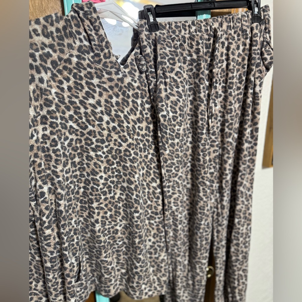 🪩LEO PRINT SET SIZE MEDIUM🪩